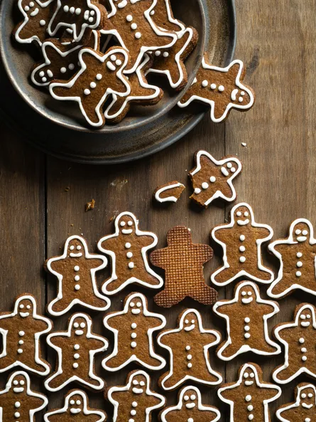 Cinnamon cookies on table